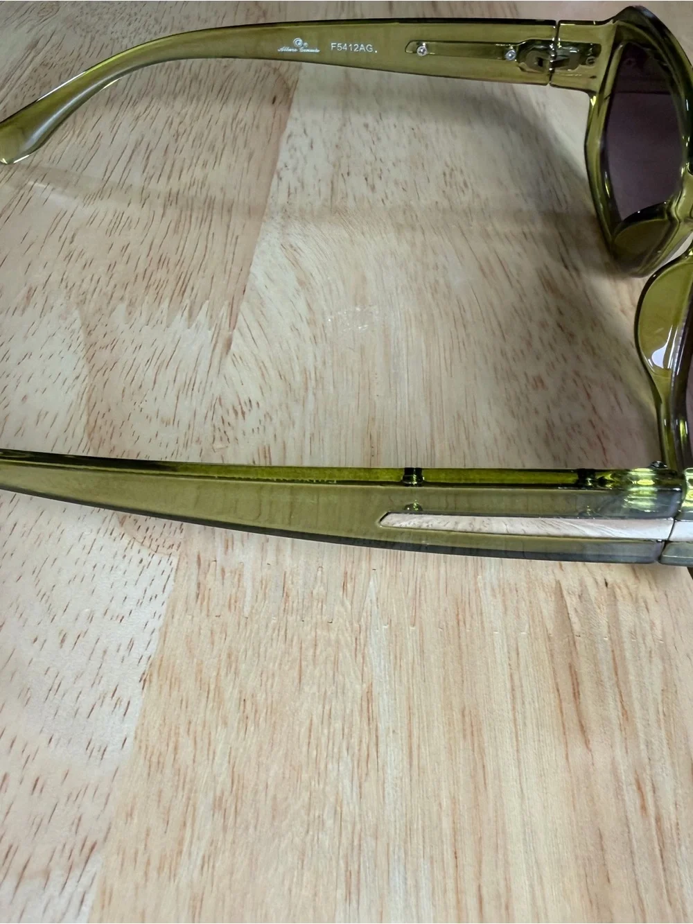 Women's Olive Cat-Eye Sunglasses with Tinted Lenses